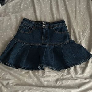 Vintage, perfect condition, expensive denim skirt! Worth a lot! Very slay